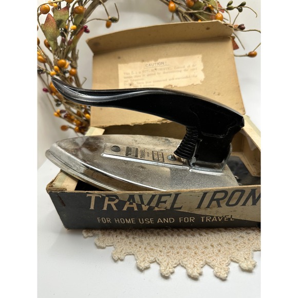 Valiant Travel Iron Vintage Portable Home Use Compact Appliance with Box - Picture 1 of 6